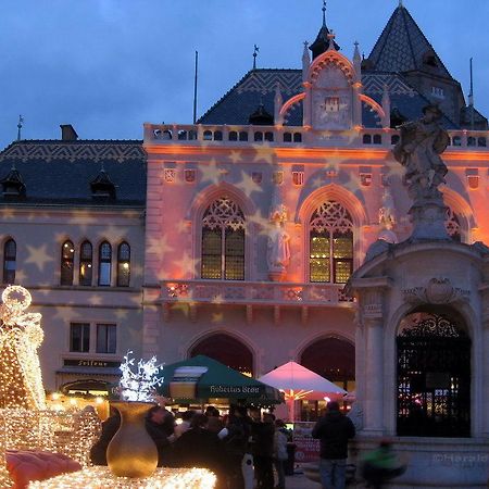 Hotel Zur Sonne Корнойбург Экстерьер фото
