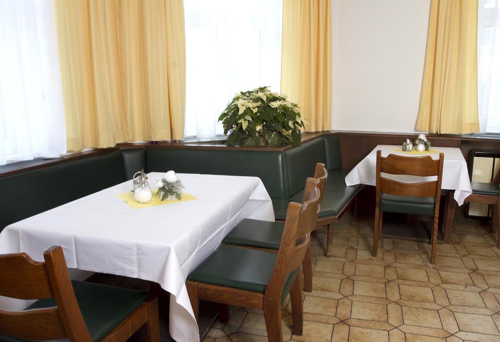 Hotel Zur Sonne Корнойбург Экстерьер фото