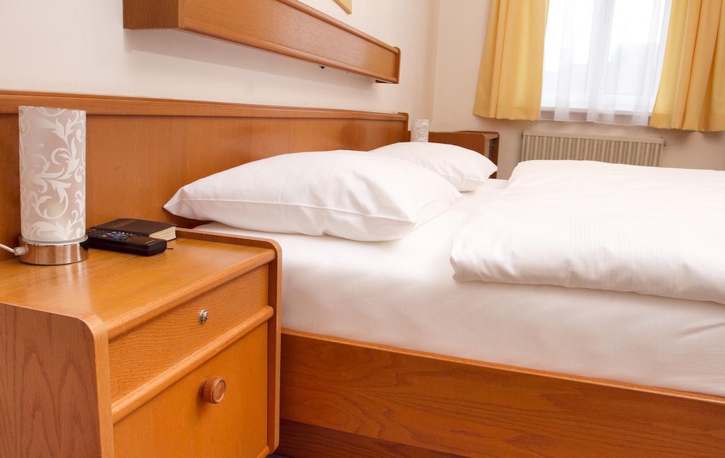 Hotel Zur Sonne Корнойбург Номер фото